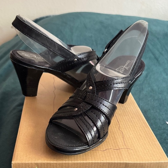 Elegant Black Leather Heels - Picture 12 of 13